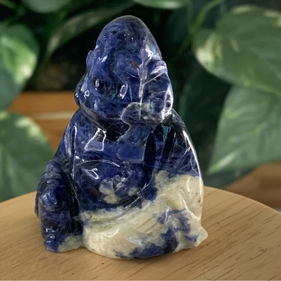 Vintage Deep Blue Sodalite Buddha Figurine MCM Crystal Man Stone Carving 2" 42g - Picture 10 of 16
